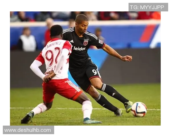 潮男足球星场内外皆焦点引领时尚风潮尽显非凡魅力